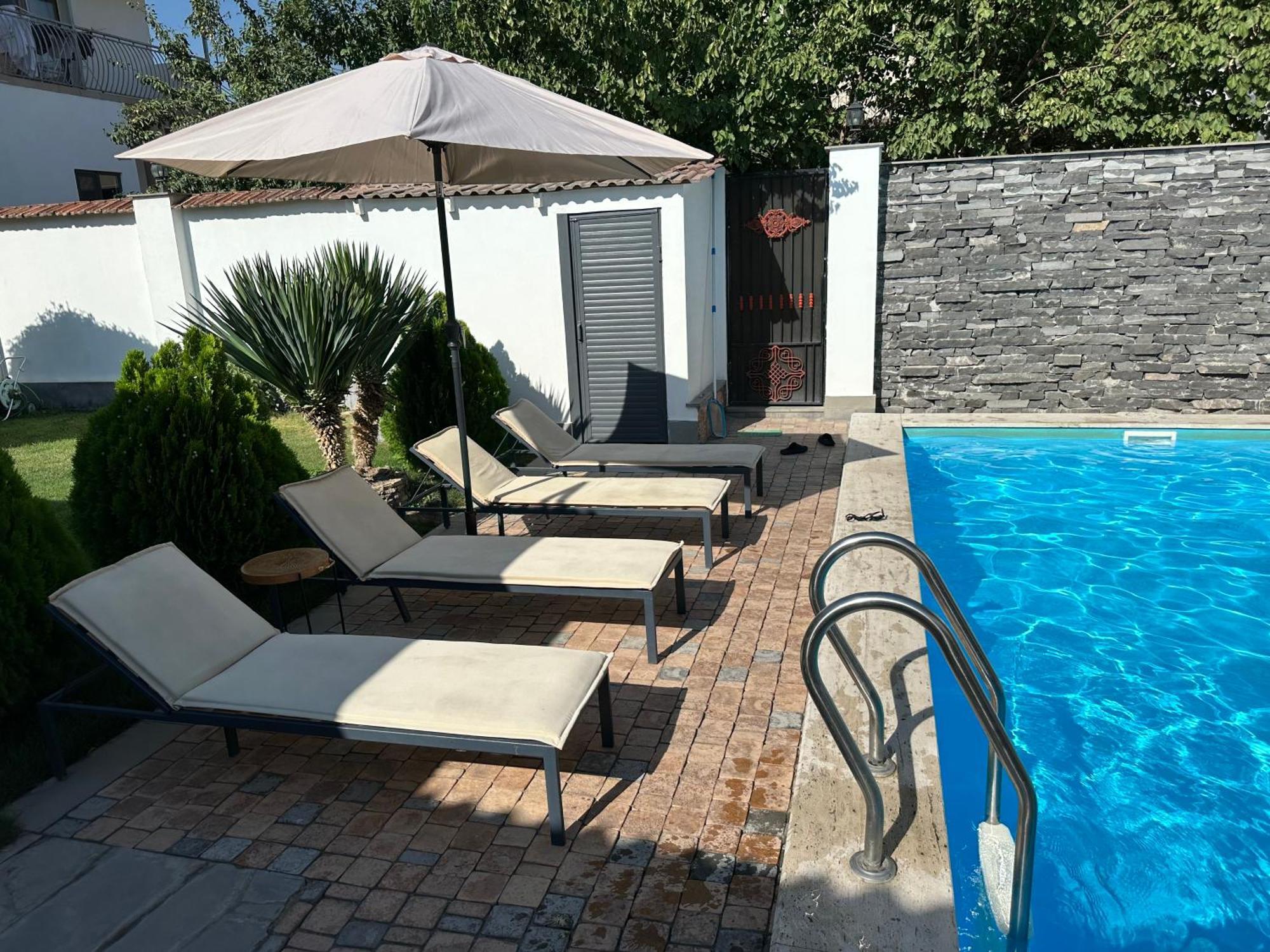 Отель Garden Lounge Ереван Экстерьер фото