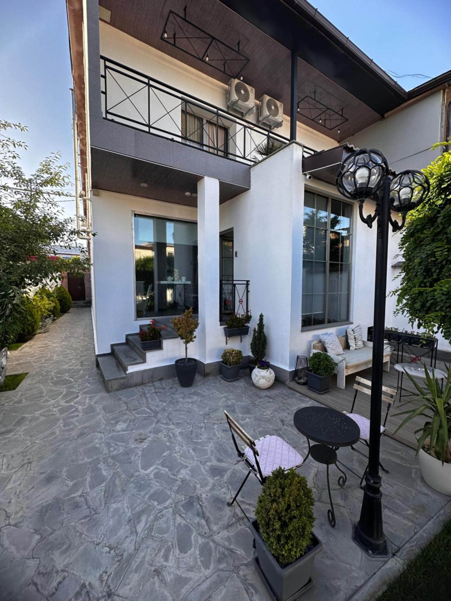 Отель Garden Lounge Ереван Экстерьер фото